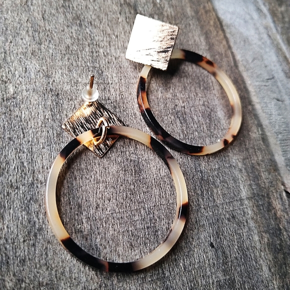 Vintage Style Earrings - Picture 2 of 2